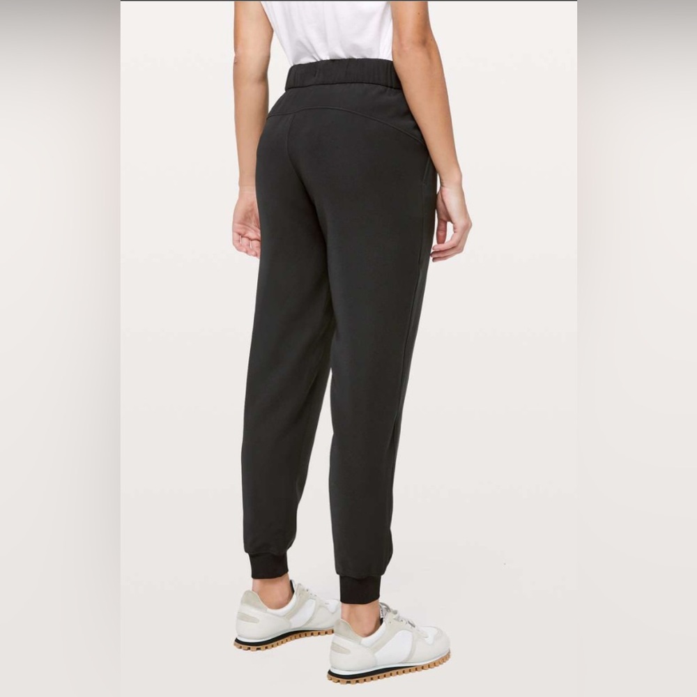 Lululemon On the Fly a jogger size 4 Black